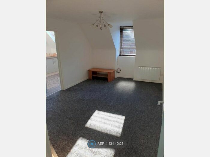 1 Bedroom Flat To Rent In High Street, Iver, SL0