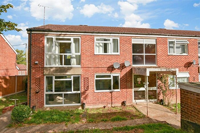 2 Bedroom Flat For Sale In Holmesdale Road, North Holmwood, Dorking, Surrey, RH5