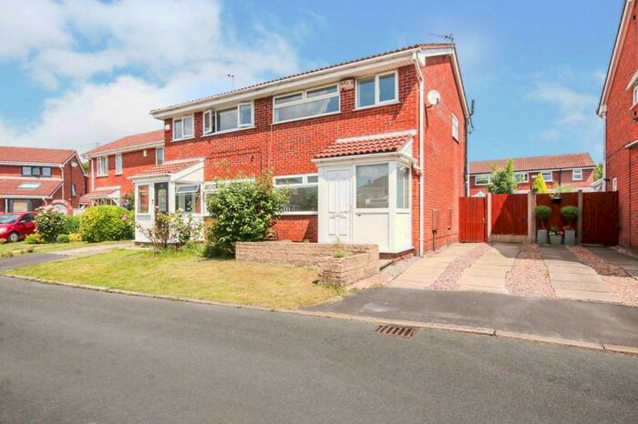 3 Bedroom Semi-Detached House To Rent In Linnet Close, Audenshaw, Manchester, M34