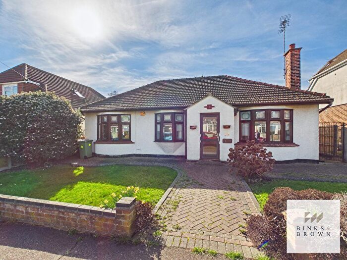 3 Bedroom Detached House For Sale In Woolifers Avenue, Corringham, Essex, SS17