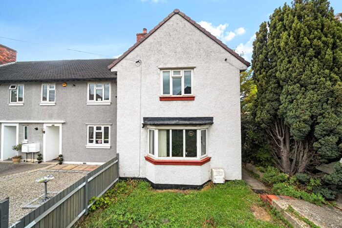 3 Bedroom End Of Terrace House For Sale In Claybridge Road, London, SE12