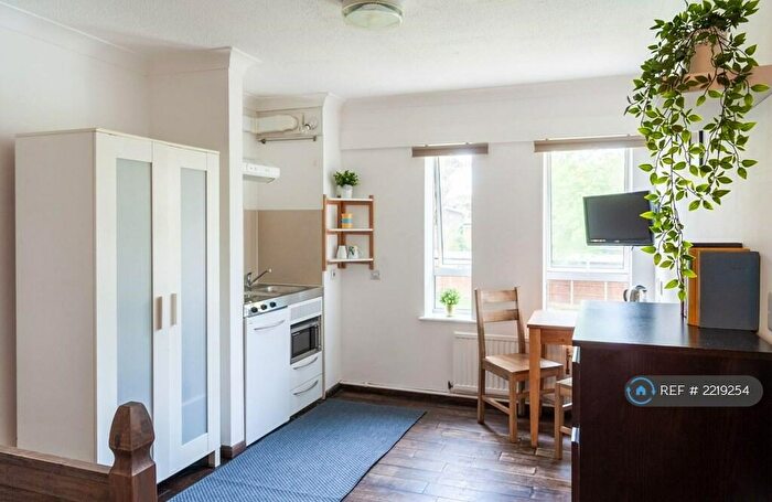 Studio To Rent In Mapesbury Lodge, London, NW2