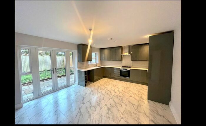 4 Bedroom End Of Terrace House To Rent In Crescent Drive, Hampshire, GU12