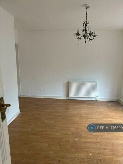 4 Bedroom Terraced House To Rent In Rushden Gardens, London, NW7