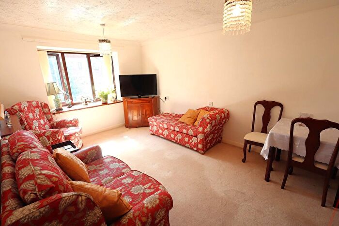 1 Bedroom Flat For Sale In Meadowcroft, High Street, Bushey, WD23