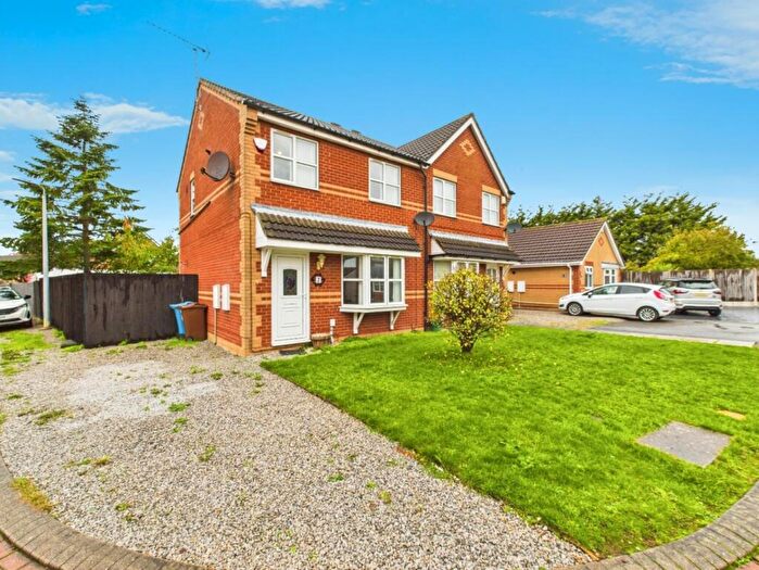 3 Bedroom Semi-Detached House For Sale In Sleightholme Close, Kingswood, Hull, HU7