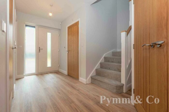 5 Bedroom Detached House For Sale In Wymondham Road, Wreningham, NR16