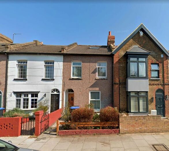 4 Bedroom Flat To Rent In Allandale Road, Enfield, EN3