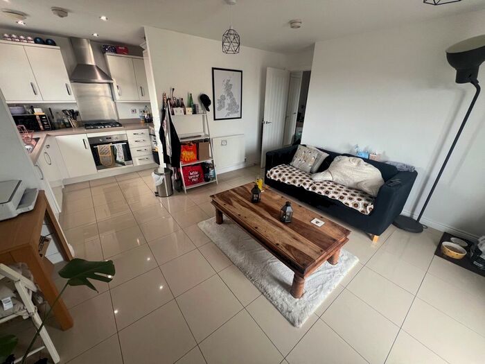 2 Bedroom Flat To Rent In Greenfield Road, Bristol, BS31