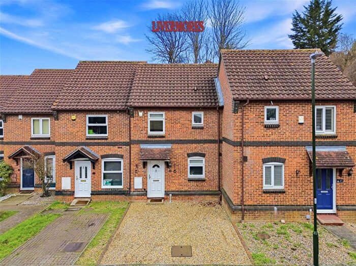 2 Bedroom Terraced House For Sale In Heathlee Road, Crayford, Kent, DA1