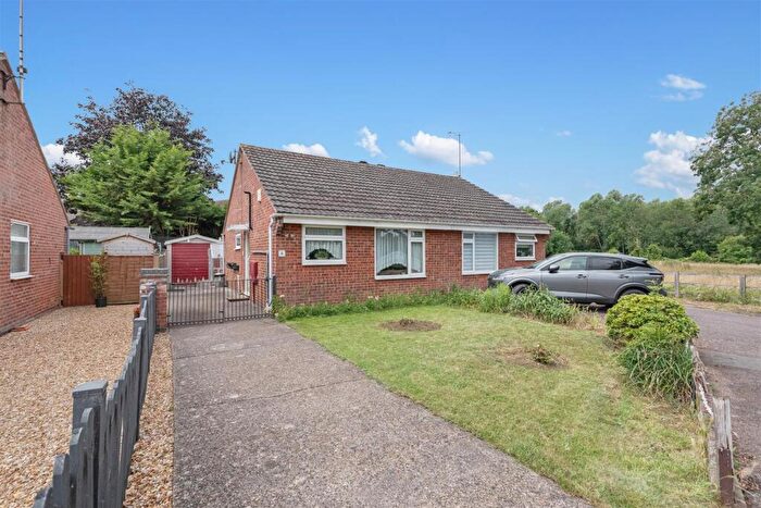 2 Bedroom Semi-Detached Bungalow For Sale In Lakeside Close, Thrapston, Kettering, NN14