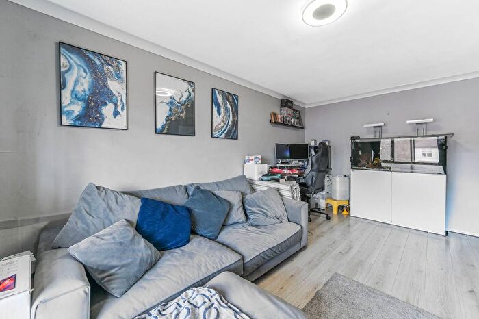 2 Bedroom Flat To Rent In Thicket Road, Sutton, SM1