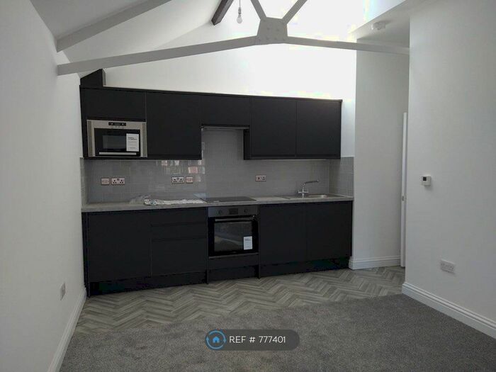 2 Bedroom Flat To Rent In Parade, Exmouth, EX8