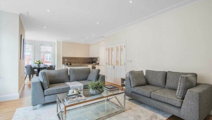 3 Bedroom Flat To Rent In Ravenscourt Park, London, W6