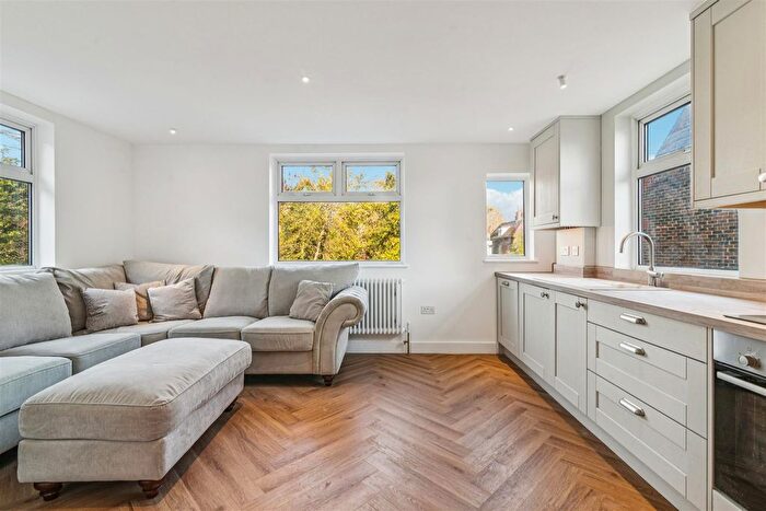 2 Bedroom Flat To Rent In Ellesmere Road, London, W4