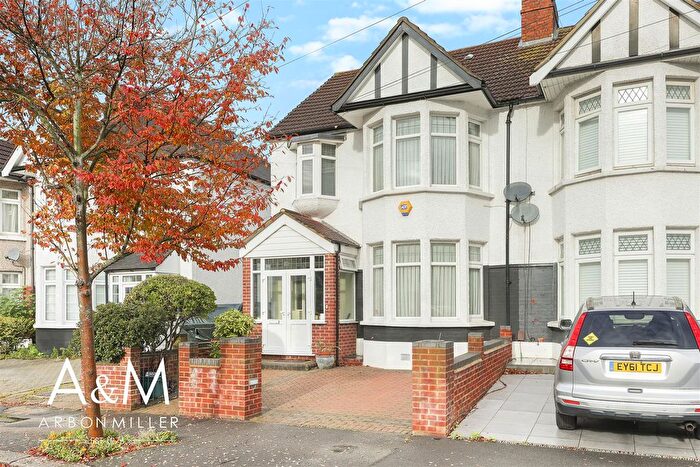 4 Bedroom Property To Rent In Glenwood Gardens, Ilford, IG2