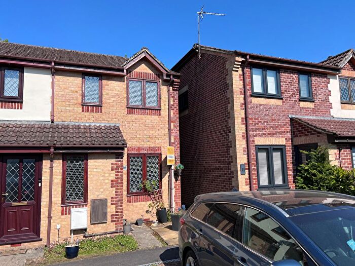 2 Bedroom Semi-detached House For Sale In Willow Drive, Marchwood, SO40