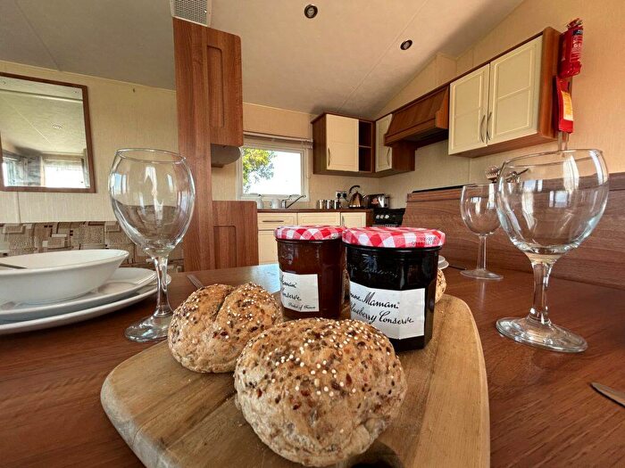 2 Bedroom Park Home For Sale In Alberta Holiday Park, CT5