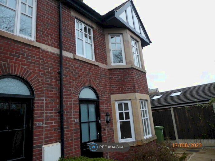 3 Bedroom End Of Terrace House To Rent In Victoria Road, Macclesfield, SK10