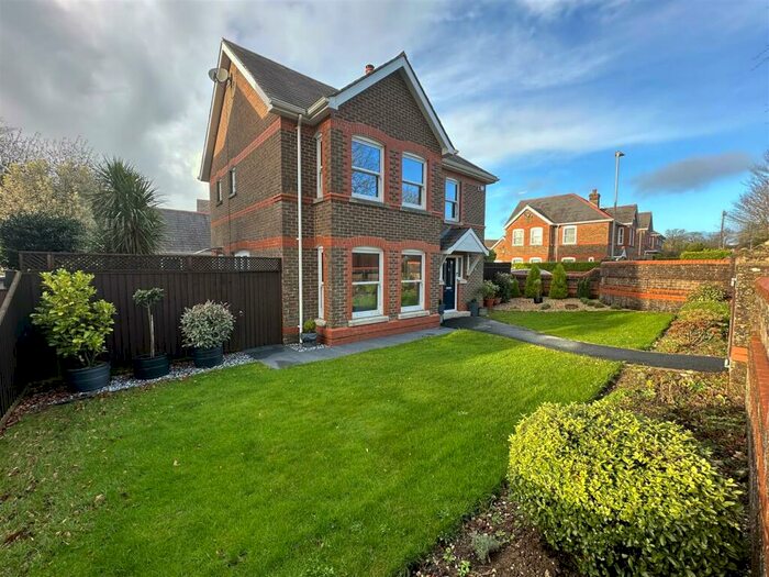 4 Bedroom Detached House For Sale In Herringston Road, Dorchester, DT1