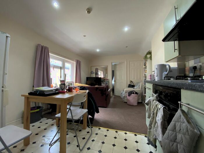 1 Bedroom Flat To Rent In Cyril Crescent, Roath, CF24