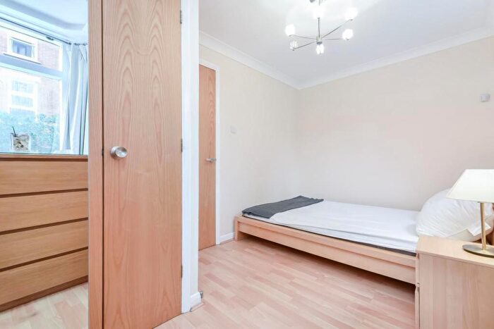 1 Bedroom Flat For Sale In Middleton Drive, London, SE16