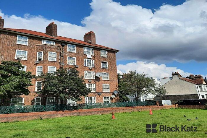 4 Bedroom Flat To Rent In Green Hundred Road, Peckham, SE15