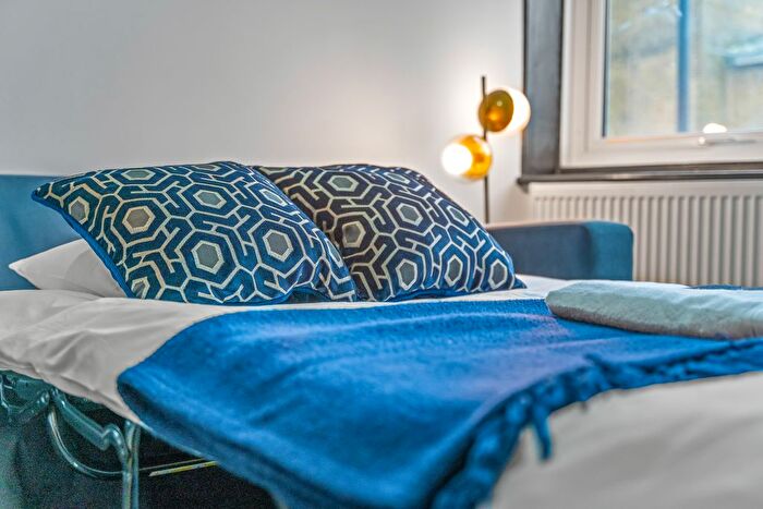 2 Bedroom Flat To Rent In Fulham Palace Road, London, SW6