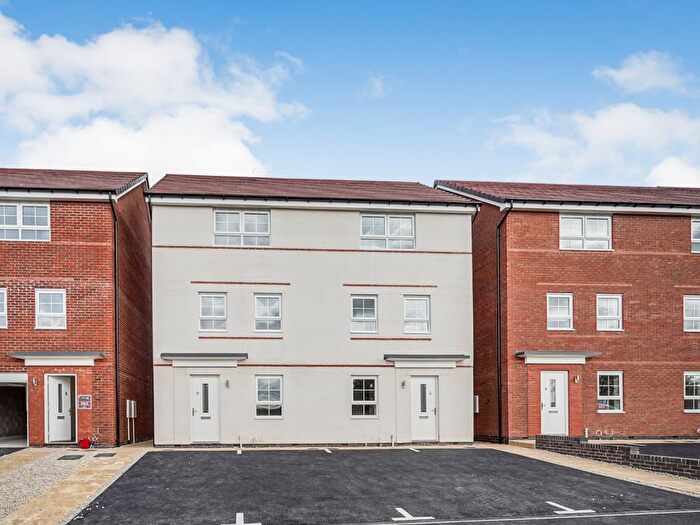 3 Bedroom Semi-Detached House To Rent In Hillcrest Road, Nuneaton, Warwickshire, CV10