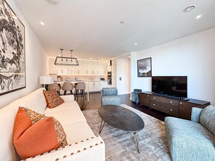 3 Bedroom Flat To Rent In Thorne House, London, SW11