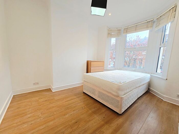 5 Bedroom Terraced House To Rent In Luton Road, Walthamstow, E17