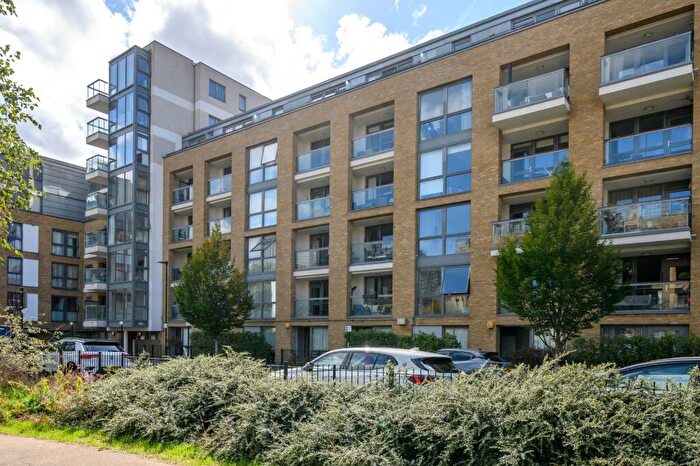 1 Bedroom Apartment For Sale In Canalside Square, Islington, London, N1