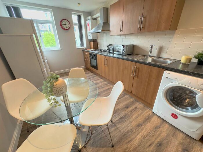4 Bedroom Flat To Rent In Stafford Street, L3