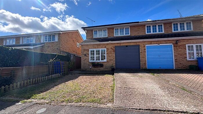 4 Bedroom Semi Detached House To Rent In Ashdown Avenue, Farnborough, Hampshire, GU14