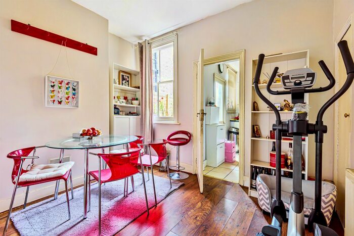 3 Bedroom Flat To Rent In Perry Rise, London, SE23