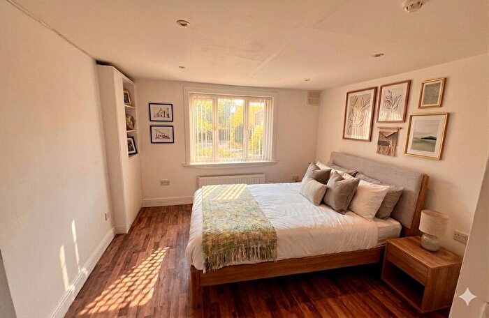 Studio To Rent In Montrell Road, London, SW2