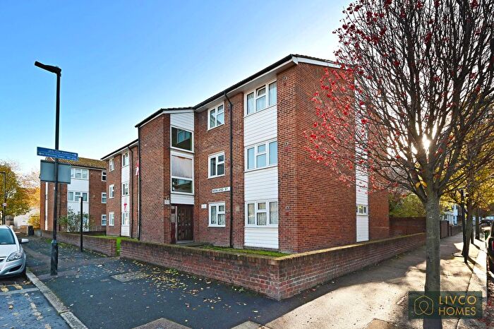 2 Bedroom Flat For Sale In Newland Street, London, E16