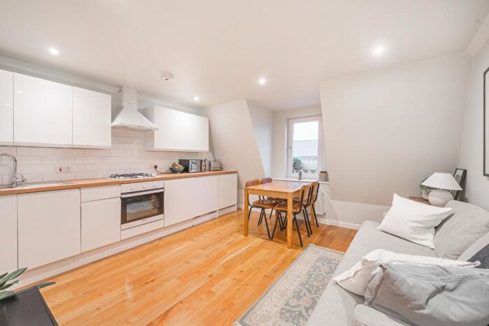 1 Bedroom Apartment For Sale In Deptford Broadway, SE8