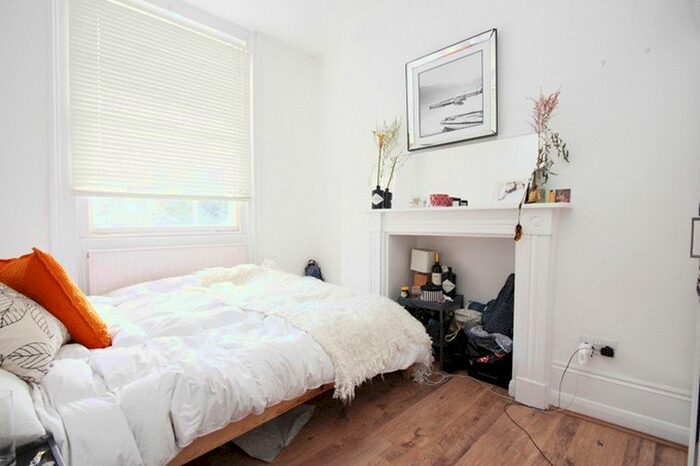 2 Bedroom Flat To Rent In Offord Road, London, N1