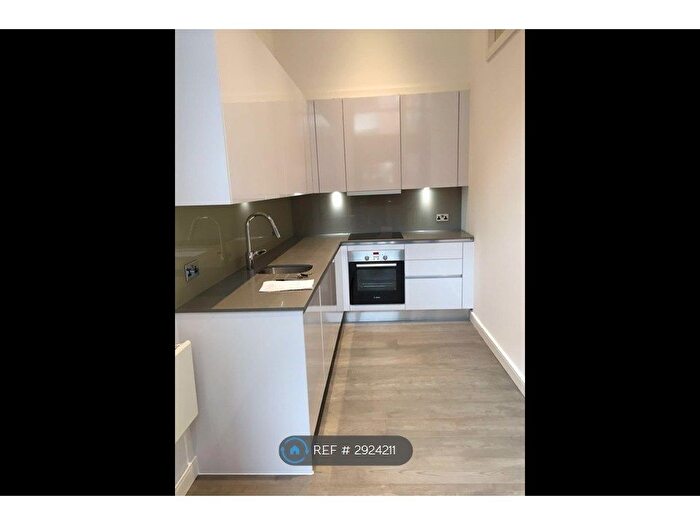 3 Bedroom Flat To Rent In Verona Apartments, Slough, SL1
