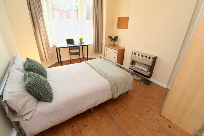 4 Bedroom Semi Detached House To Rent In Kimbolton Avenue, Lenton, Nottingham, NG7