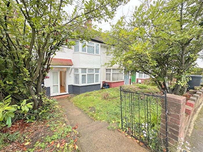 3 Bedroom Detached House To Rent In Ferney Road, Barnet, EN4