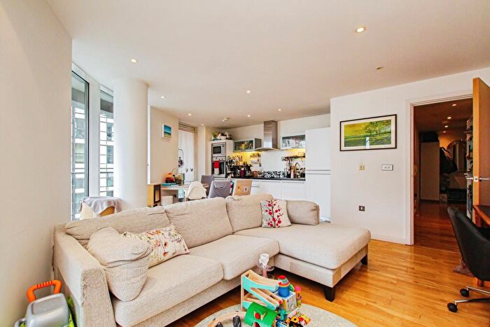2 Bedroom Flat For Sale In Millharbour, London, E14
