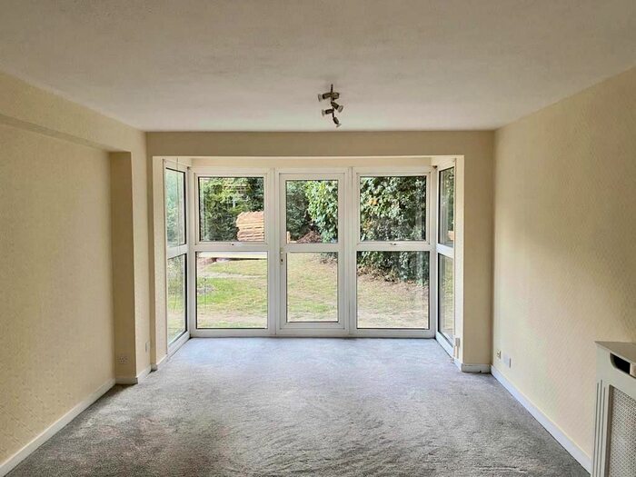 2 Bedroom Flat To Rent In Valentines Road, Ilford, IG1