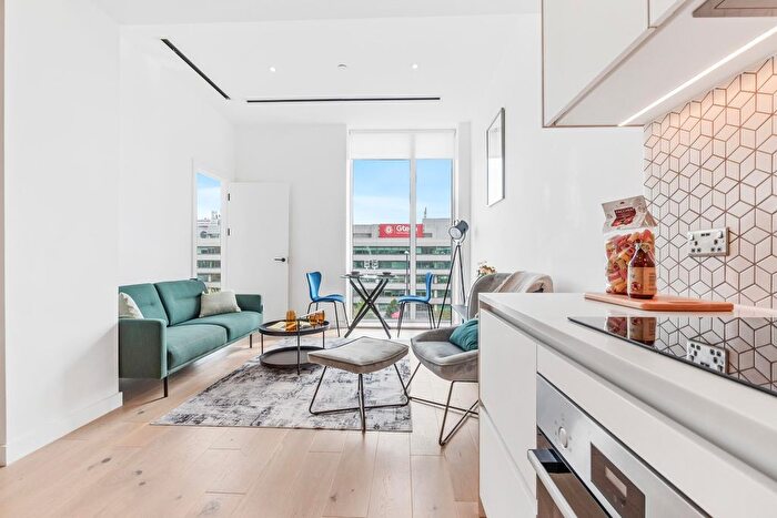 1 Bedroom Flat To Rent In Parkview, Great West Road, TW8