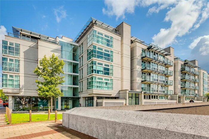 2 Bedroom Flat To Rent In Phoenix Way, London, SW18