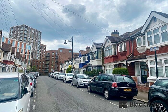 4 Bedroom Town House To Rent In Porden Road, London, SW2