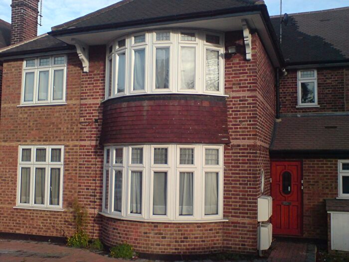 1 Bedroom Flat To Rent In Cole Park Gardens, Twickenham, Middlesex, TW1