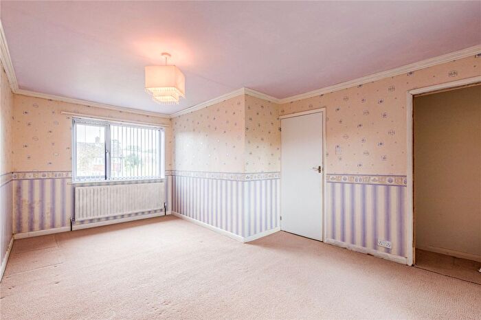 2 Bedroom End Of Terrace House For Sale In Hillside Gardens, Addlestone, Surrey, KT15