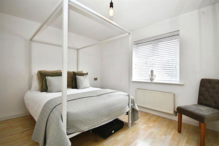 3 Bedroom Terraced House For Sale In Rivelin Park, Kingswood, Hull, HU7